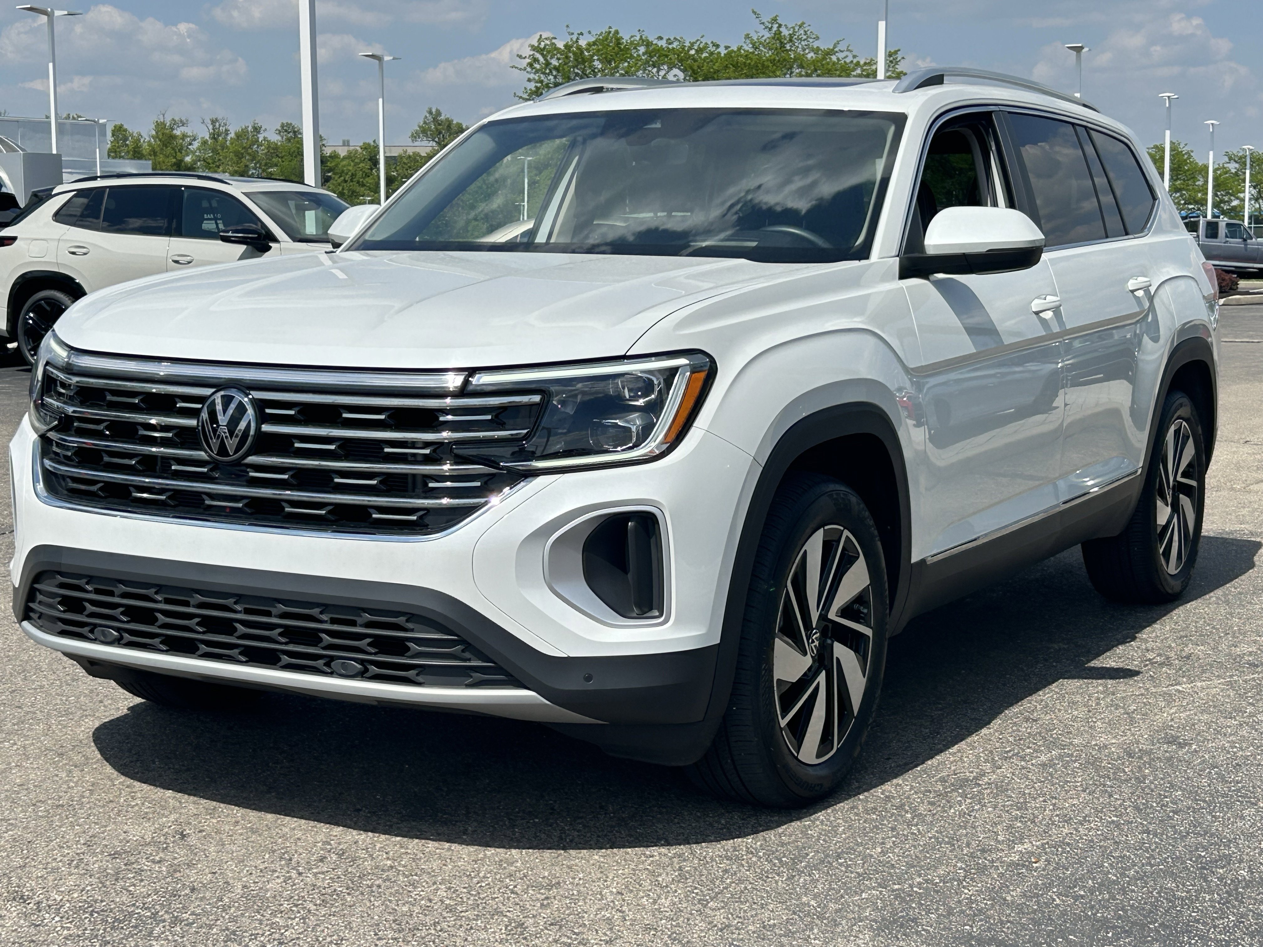 Used 2024 Volkswagen Atlas SEL AWD/4WD image 3
