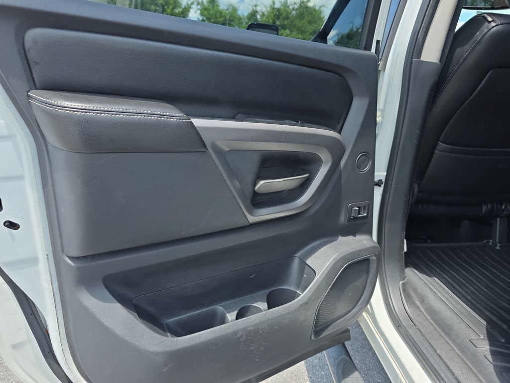 Used 2015 Nissan Titan PRO-4X w/ Pro-4x Luxury Package AWD/4WD image 29