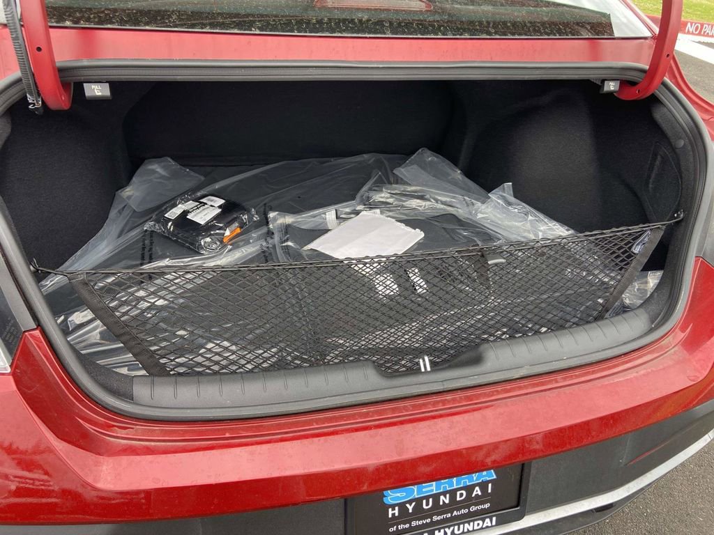 Used 2025 Hyundai Elantra Sport image 11