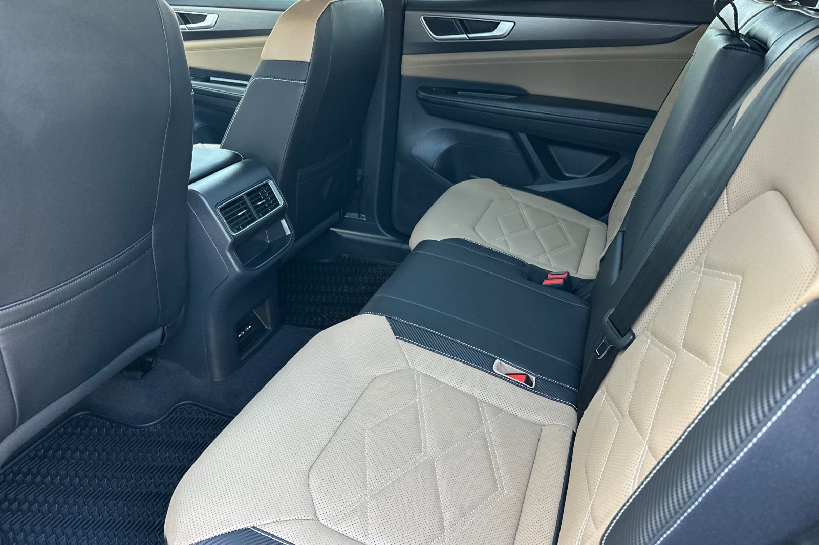 New 2026 Volkswagen Atlas Cross Sport SE image 10