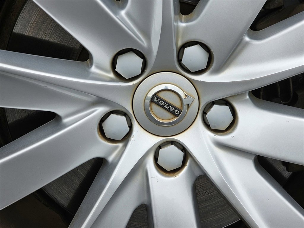 Used 2016 Volvo XC90 T6 Momentum w/ Momentum Plus Package image 11