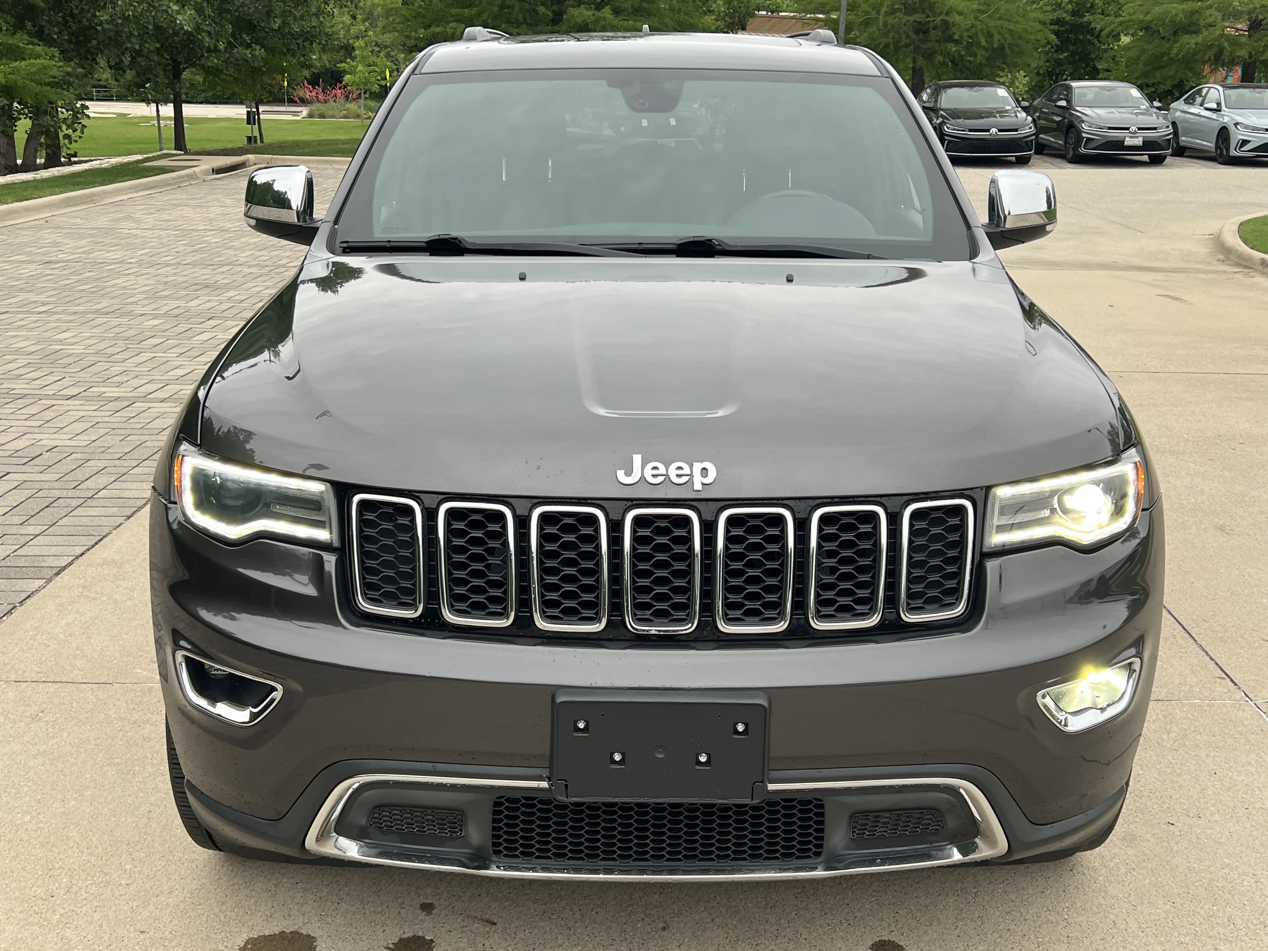 Used 2017 Jeep Grand Cherokee Limited w/ Luxury Group II RWD image 3