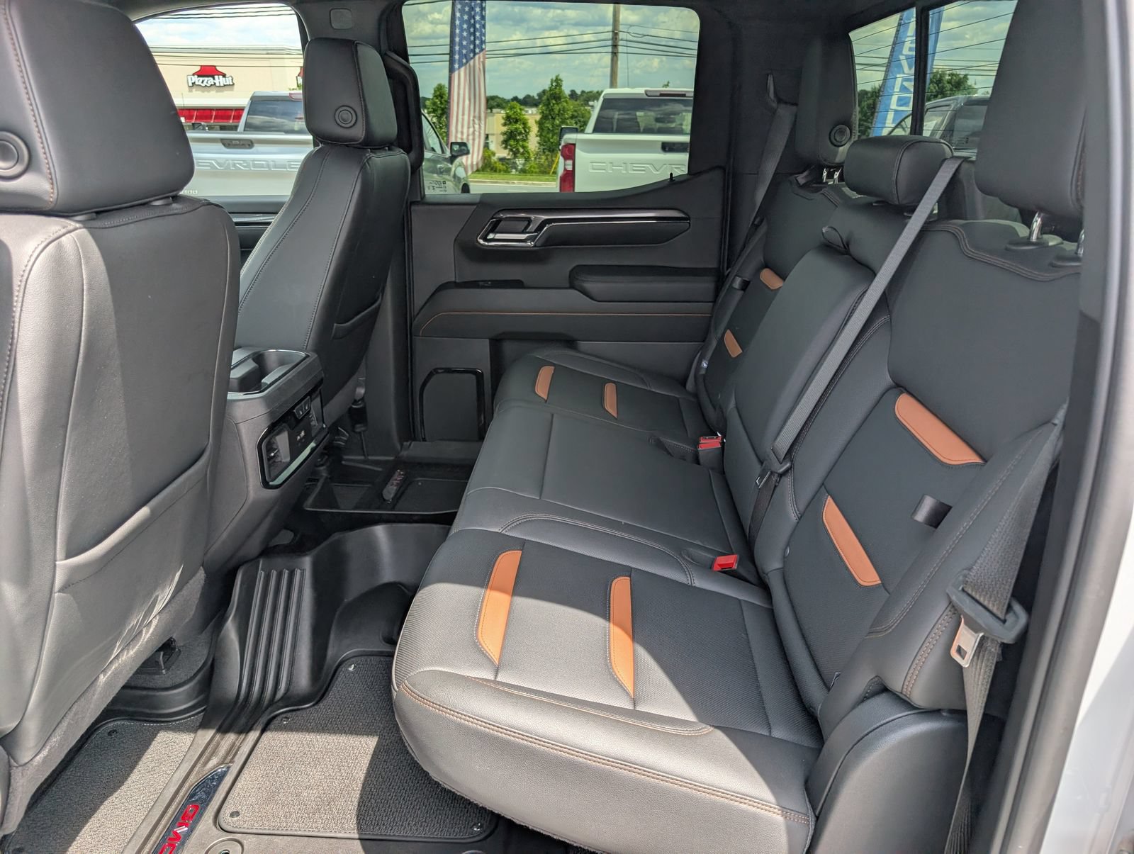 Used 2024 GMC Sierra 1500 AT4 w/ Technology Package AWD/4WD image 15