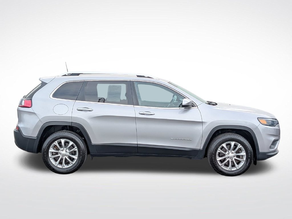 Used 2019 Jeep Cherokee Latitude w/ Comfort & Convenience Group AWD/4WD image 2