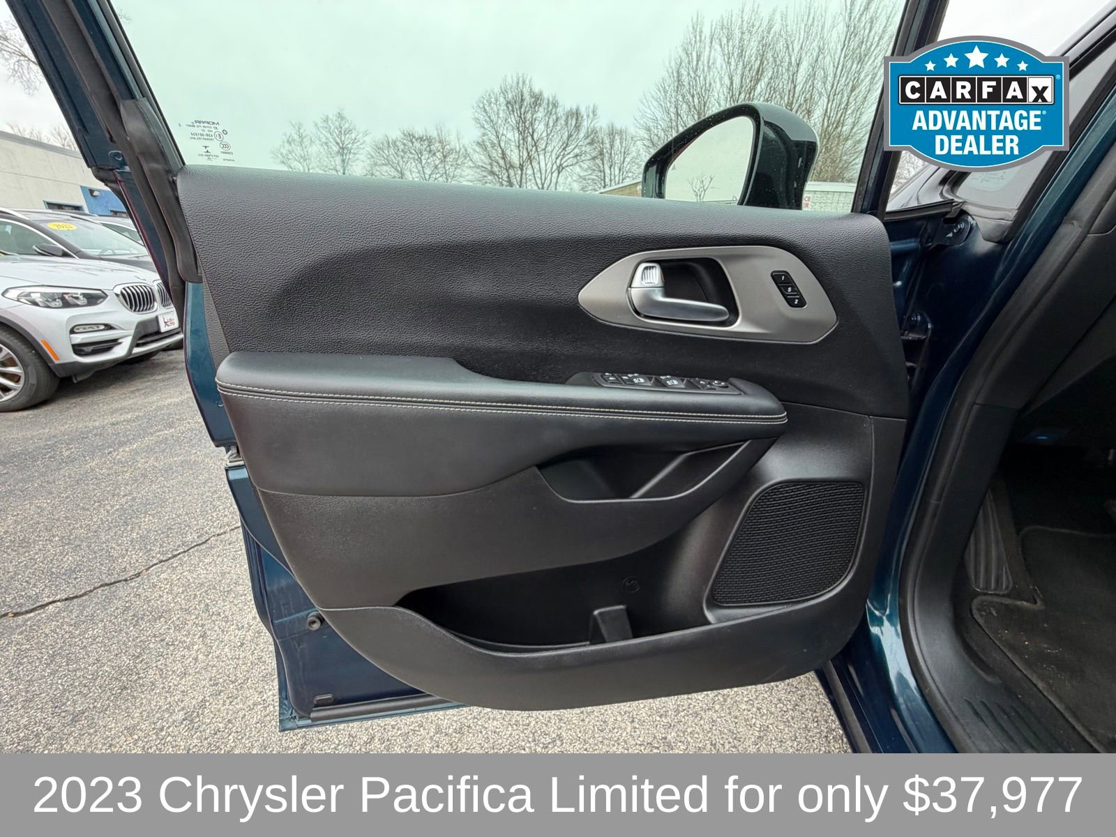 Used 2023 Chrysler Pacifica Limited w/ S Appearance Package image 13