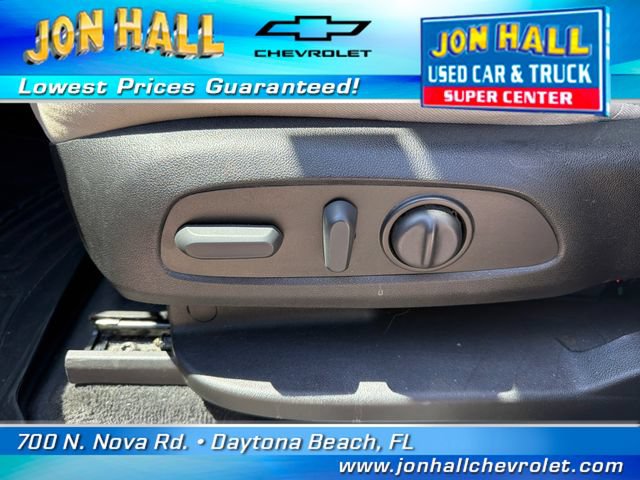 Used 2023 Chevrolet Traverse LT FWD image 15