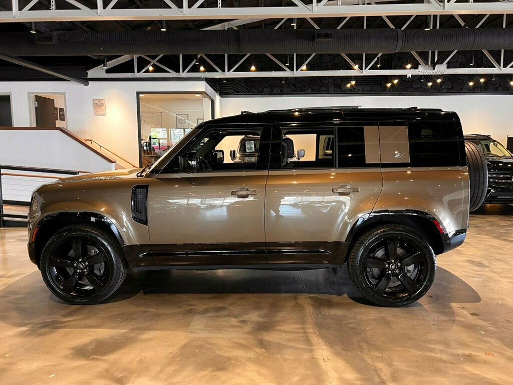 Used 2023 Land Rover Defender 110 X-Dynamic SE image 2