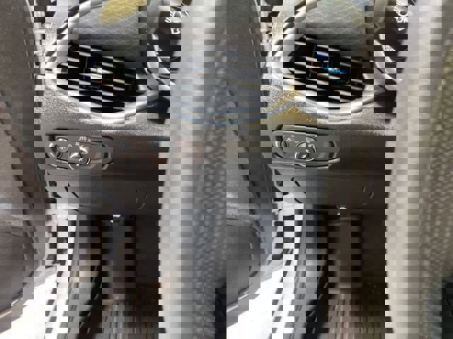 Used 2022 Chevrolet Malibu LT FWD image 34