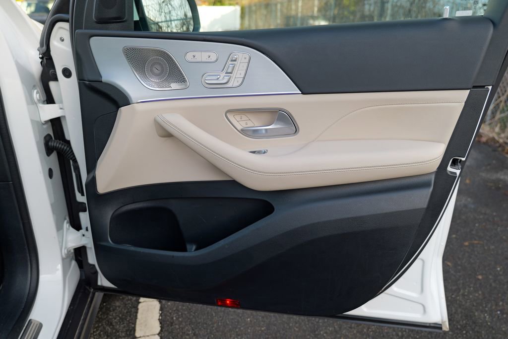 Used 2025 Mercedes-Benz GLS 450 4MATIC image 38