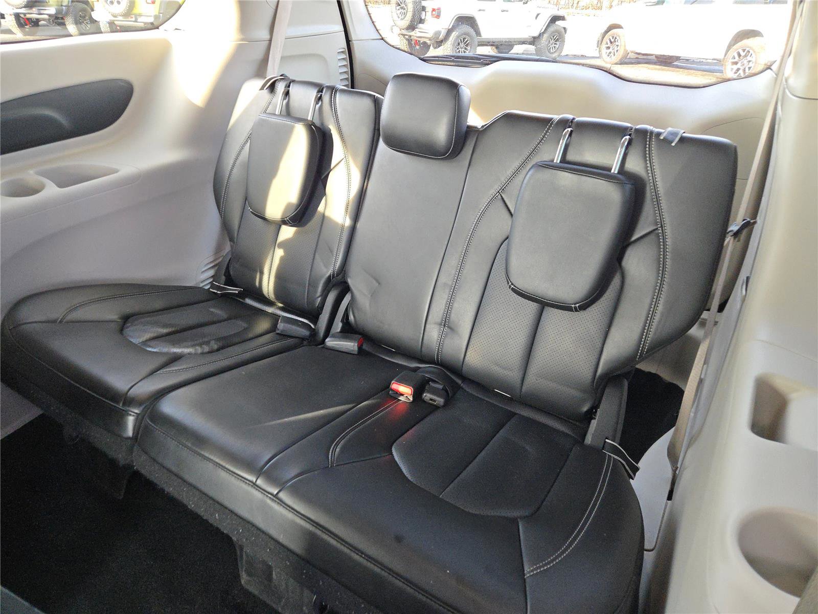 Certified 2024 Chrysler Pacifica Select image 21