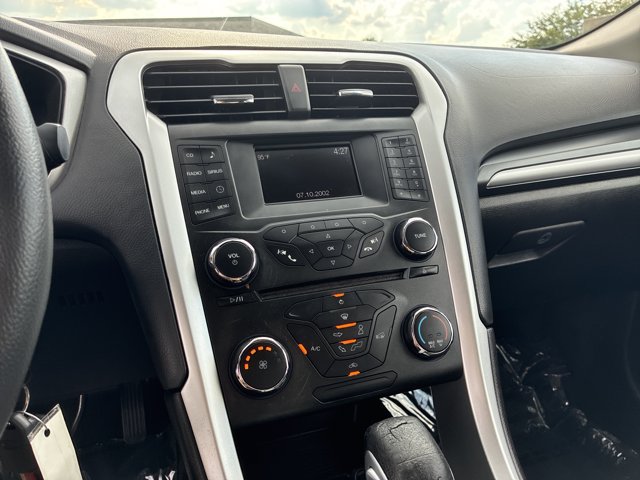 Used 2016 Ford Fusion SE FWD image 32