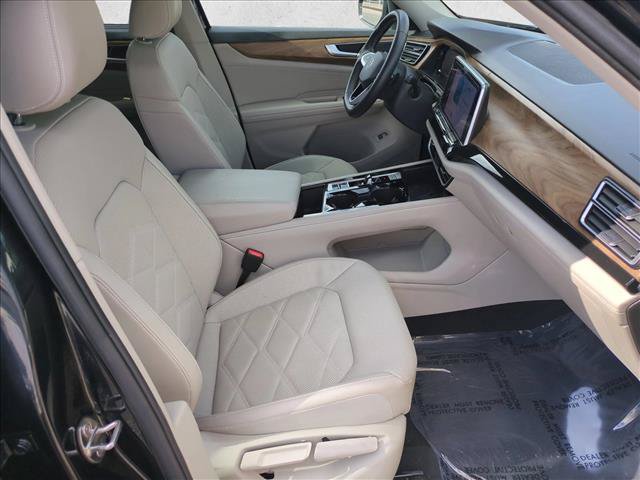 Used 2025 Volkswagen Atlas SE AWD/4WD image 19