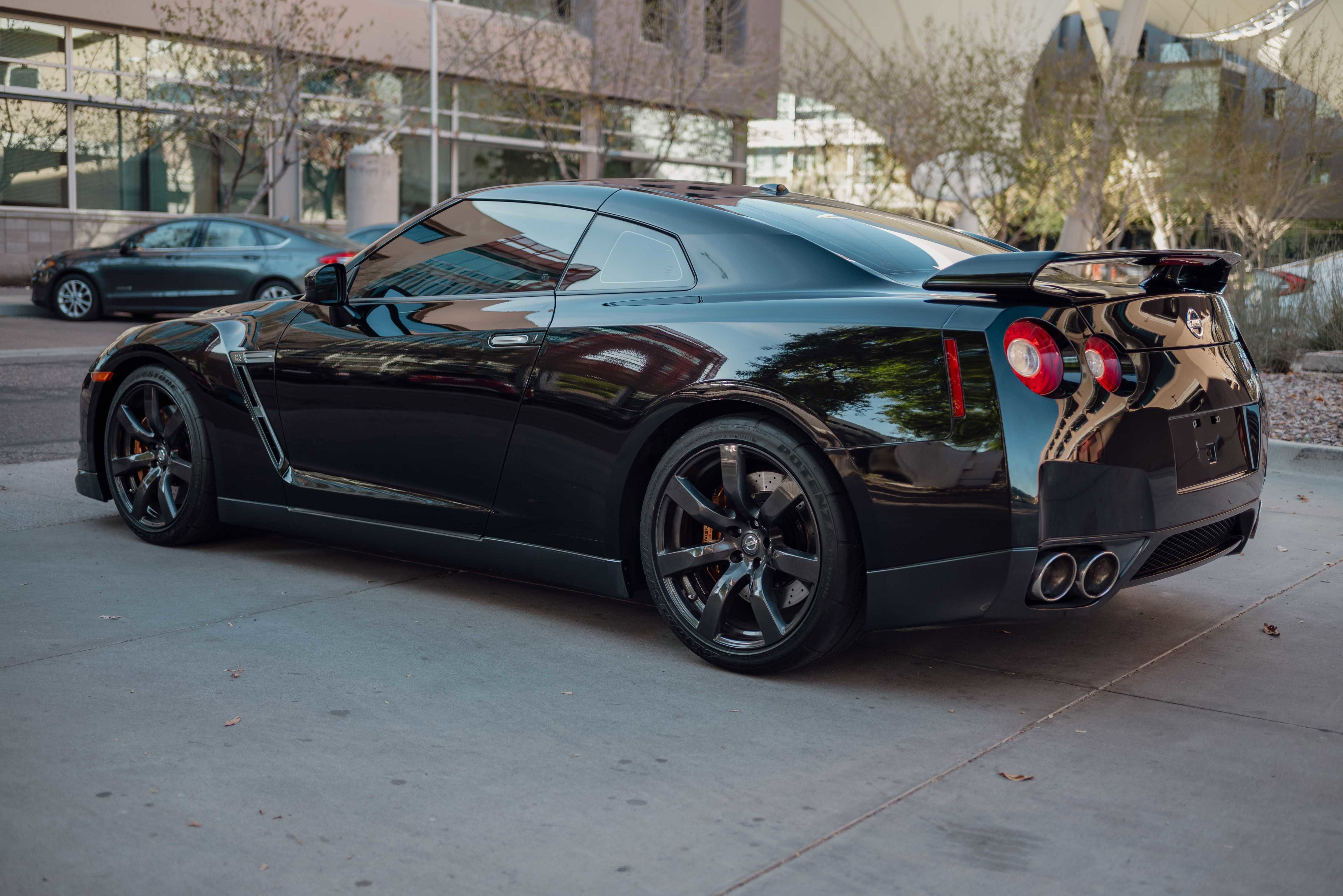 Used 2010 Nissan GT-R Premium AWD/4WD image 7