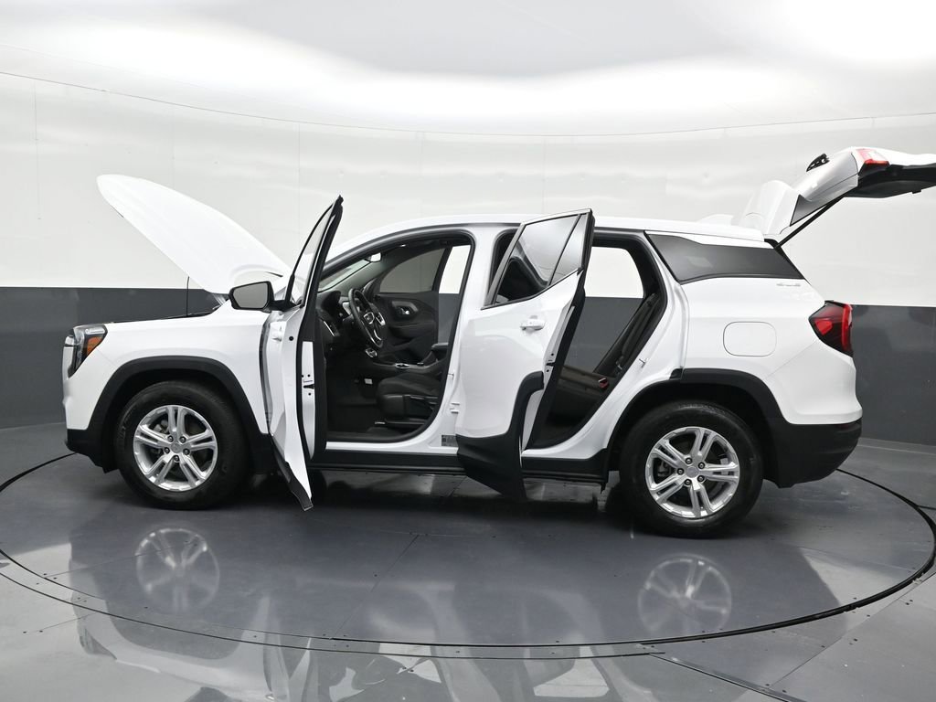 Used 2024 GMC Terrain SLE image 32