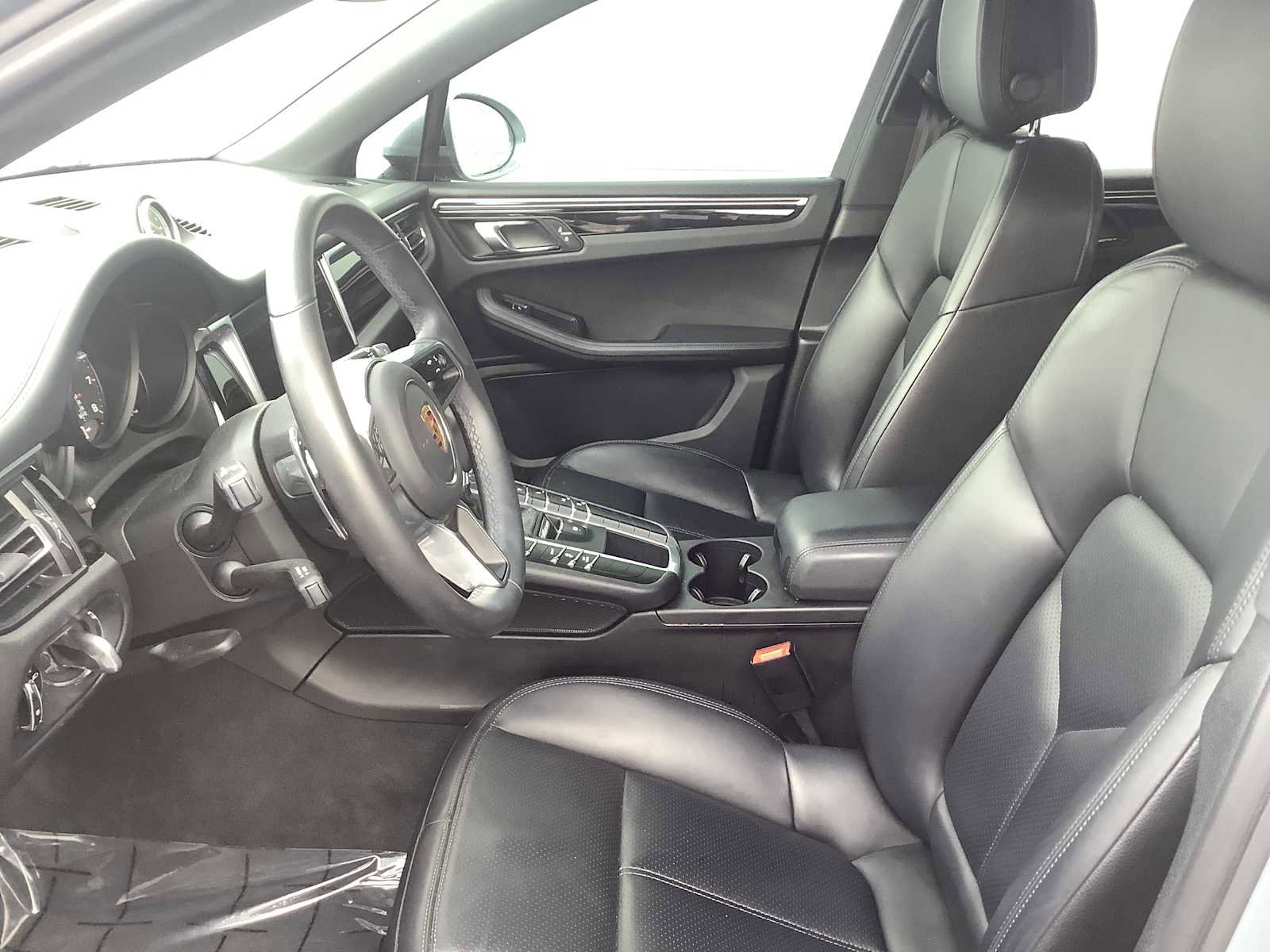 Used 2021 Porsche Macan image 2