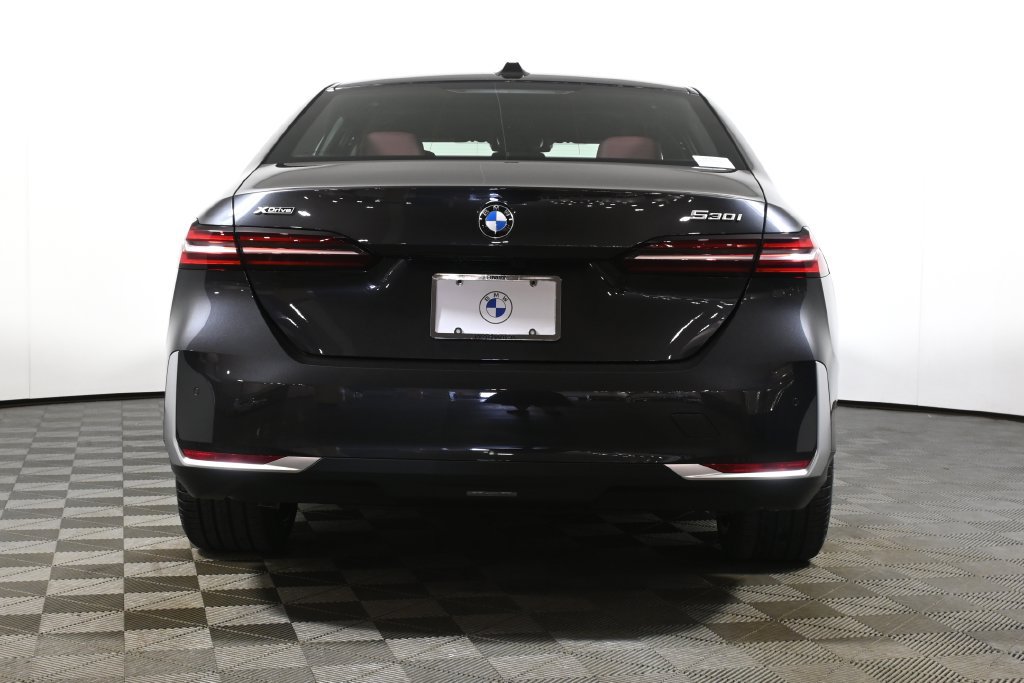 Used 2026 BMW 530i xDrive w/ Premium Package AWD/4WD image 6