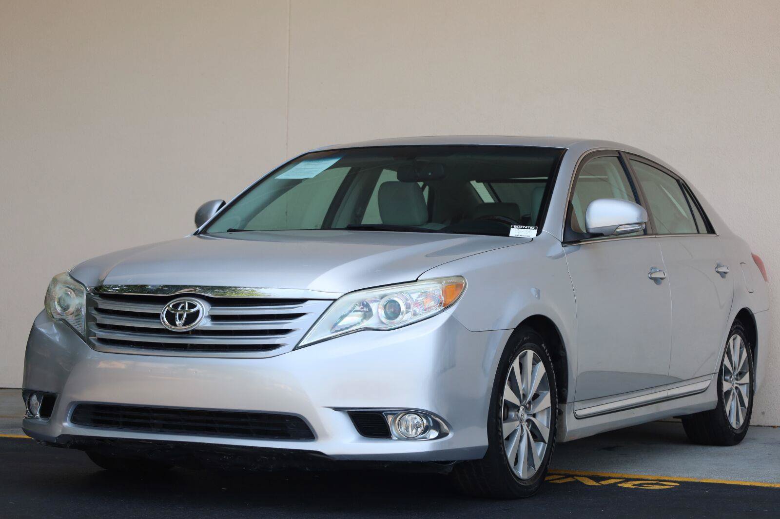 Used 2011 Toyota Avalon Limited FWD image 5