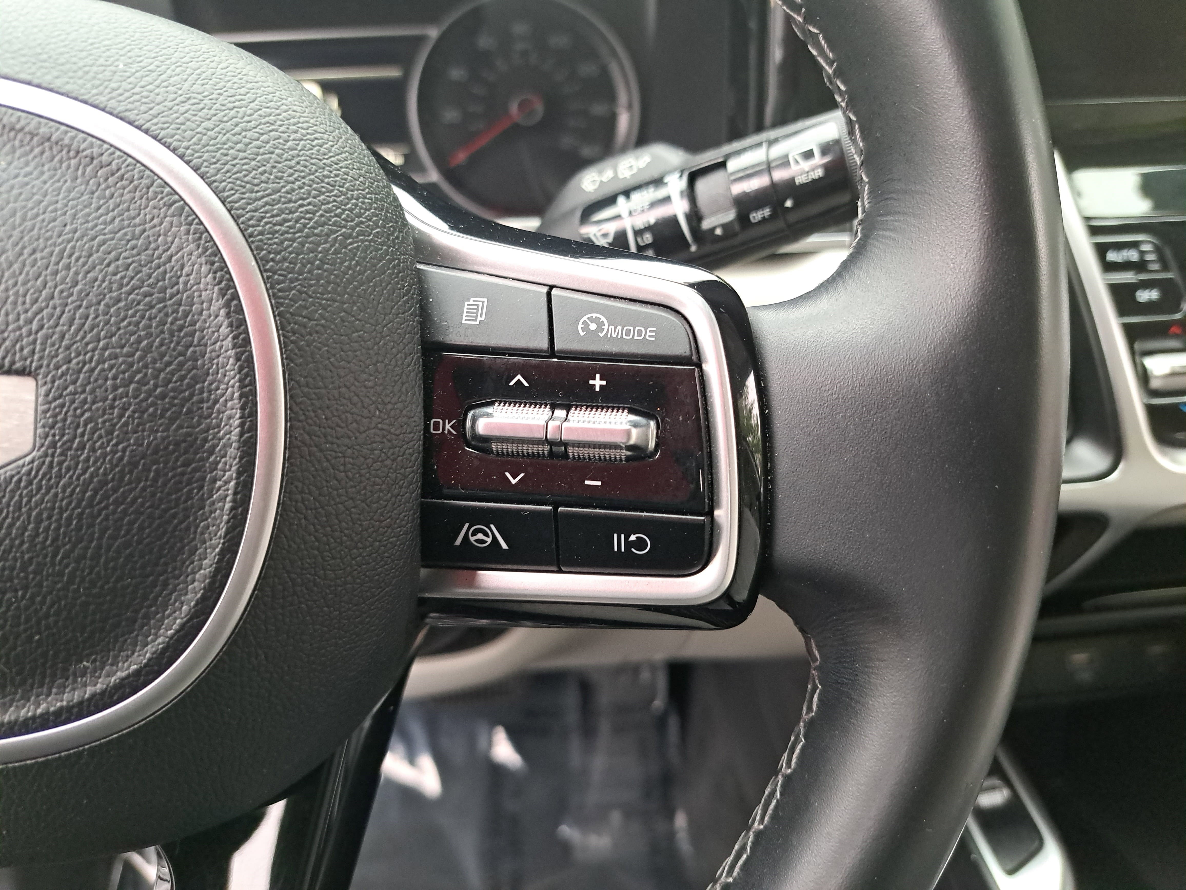 Used 2022 Kia Sorento S w/ Panoramic Sunroof Package FWD image 19