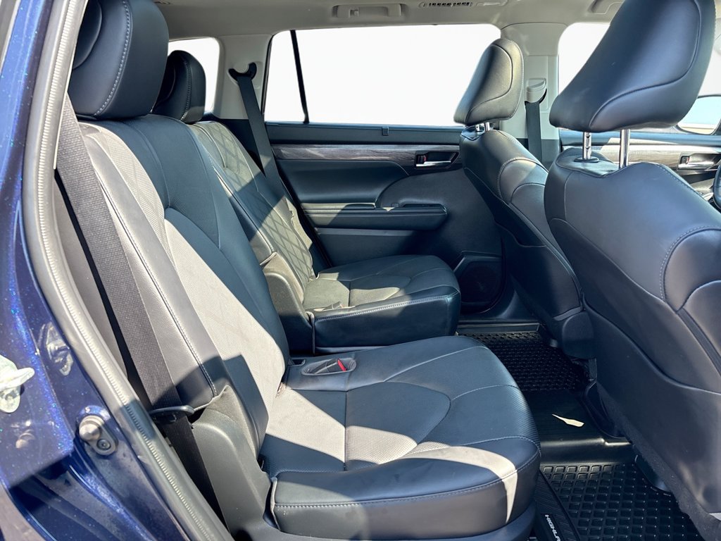 Used 2022 Toyota Highlander Platinum AWD/4WD image 15