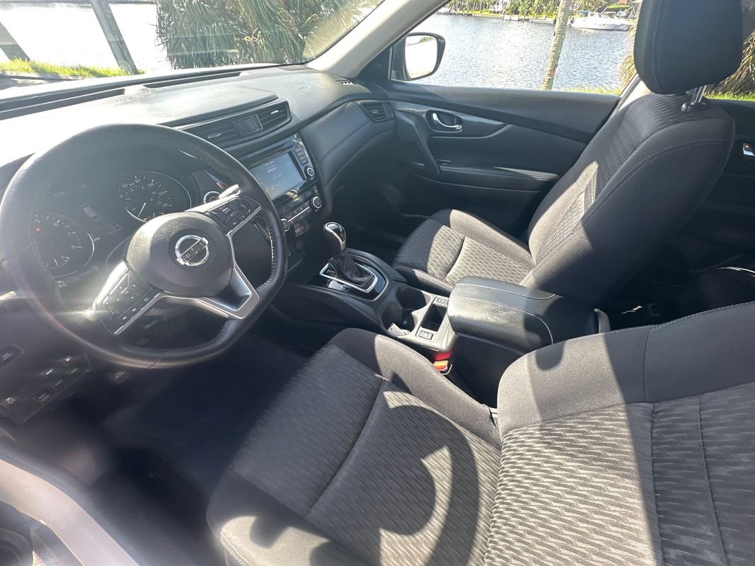 Used 2018 Nissan Rogue SV image 10