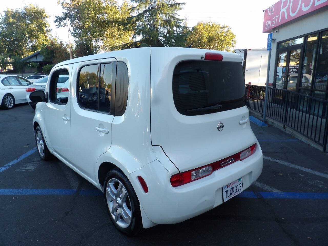 Used 2009 Nissan Cube 1.8 SL w/ Interior Designer Pkg FWD image 4