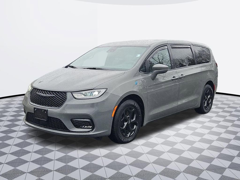 Used 2022 Chrysler Pacifica Touring-L w/ S Appearance Package image 2