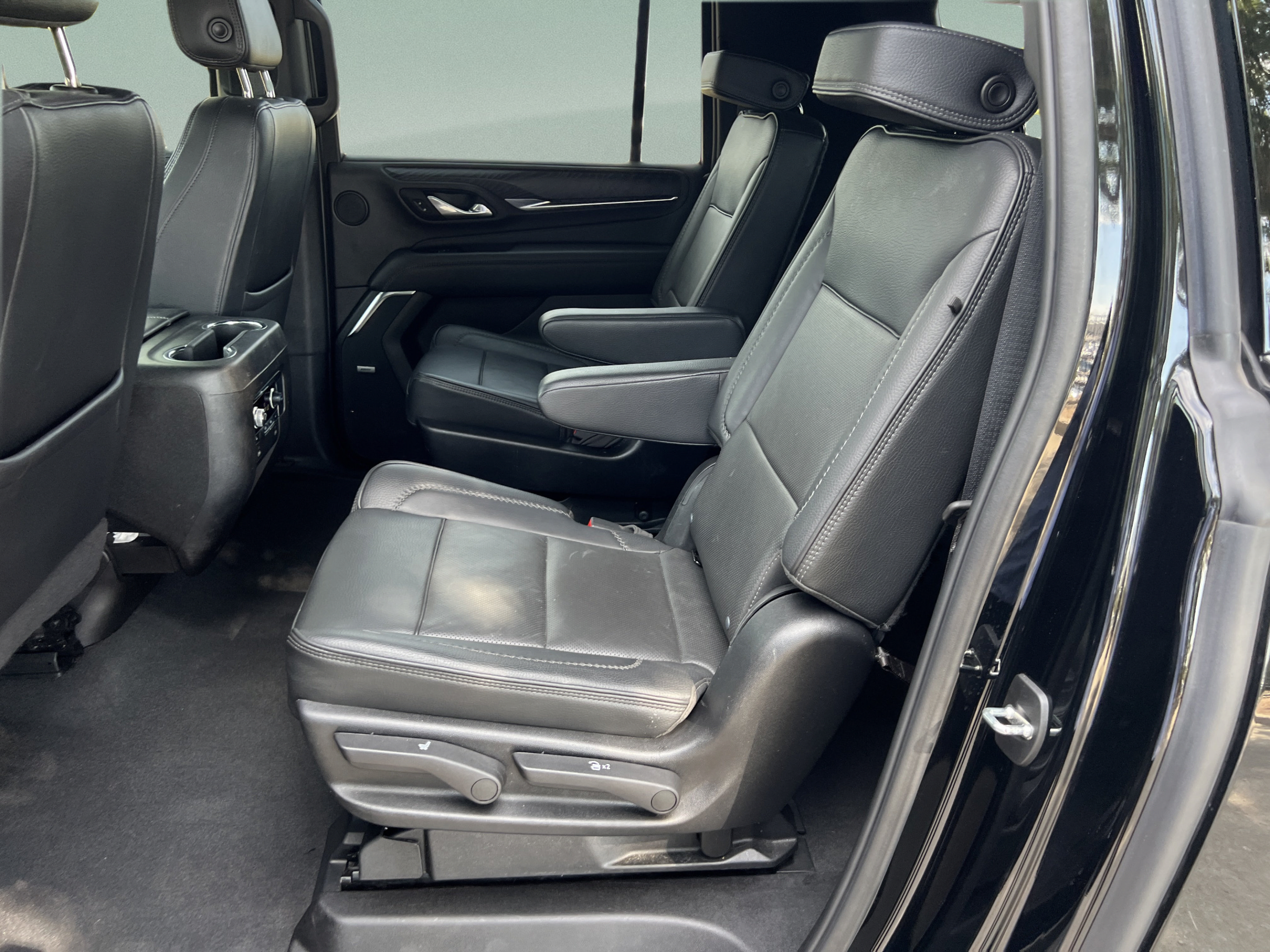 Used 2024 GMC Yukon XL Denali AWD/4WD image 29