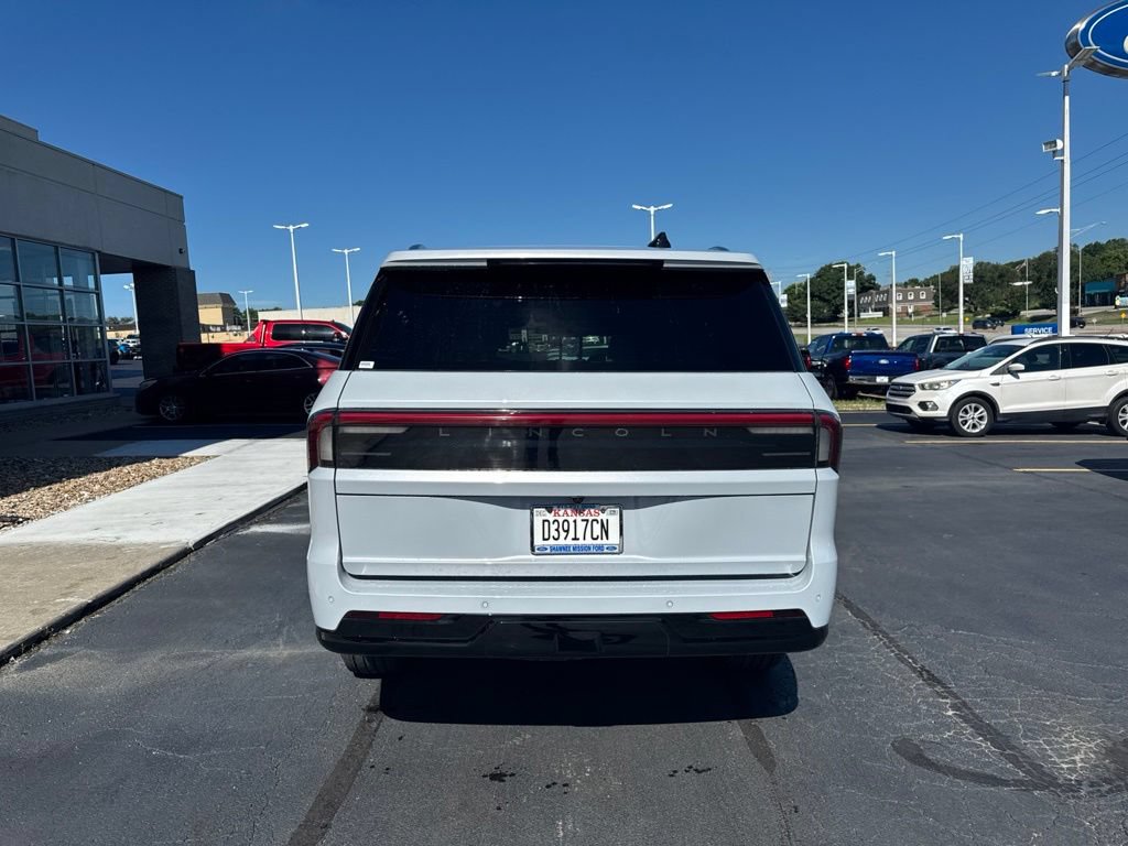 Used 2026 Lincoln Navigator Reserve AWD/4WD image 4