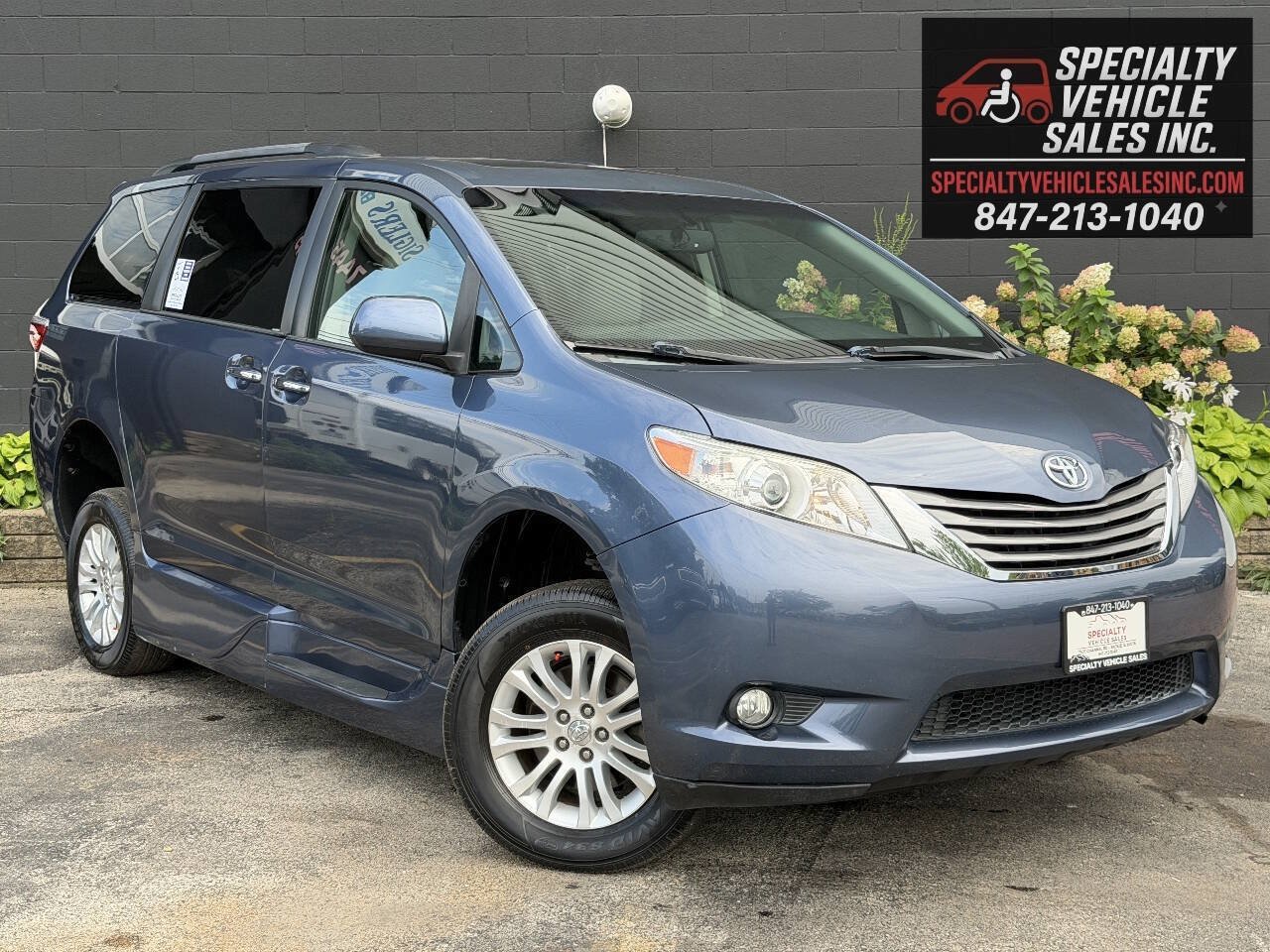 Used 2015 Toyota Sienna XLE FWD image 9