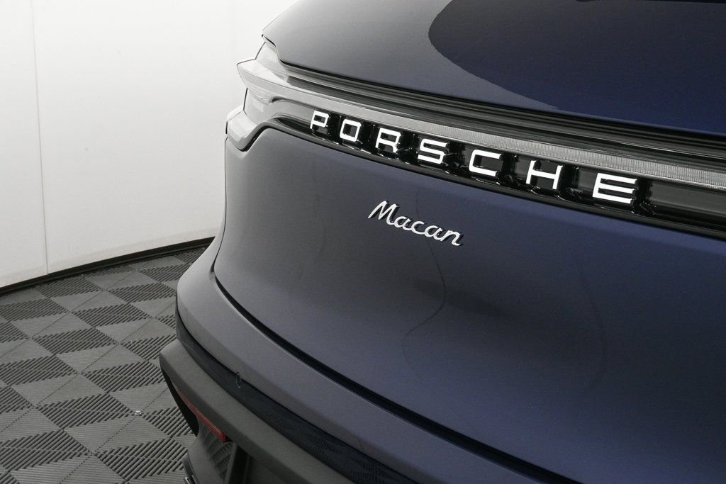 Certified 2025 Porsche Macan image 36