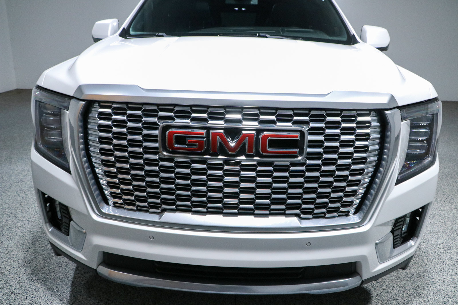 Used 2023 GMC Yukon Denali AWD/4WD image 4