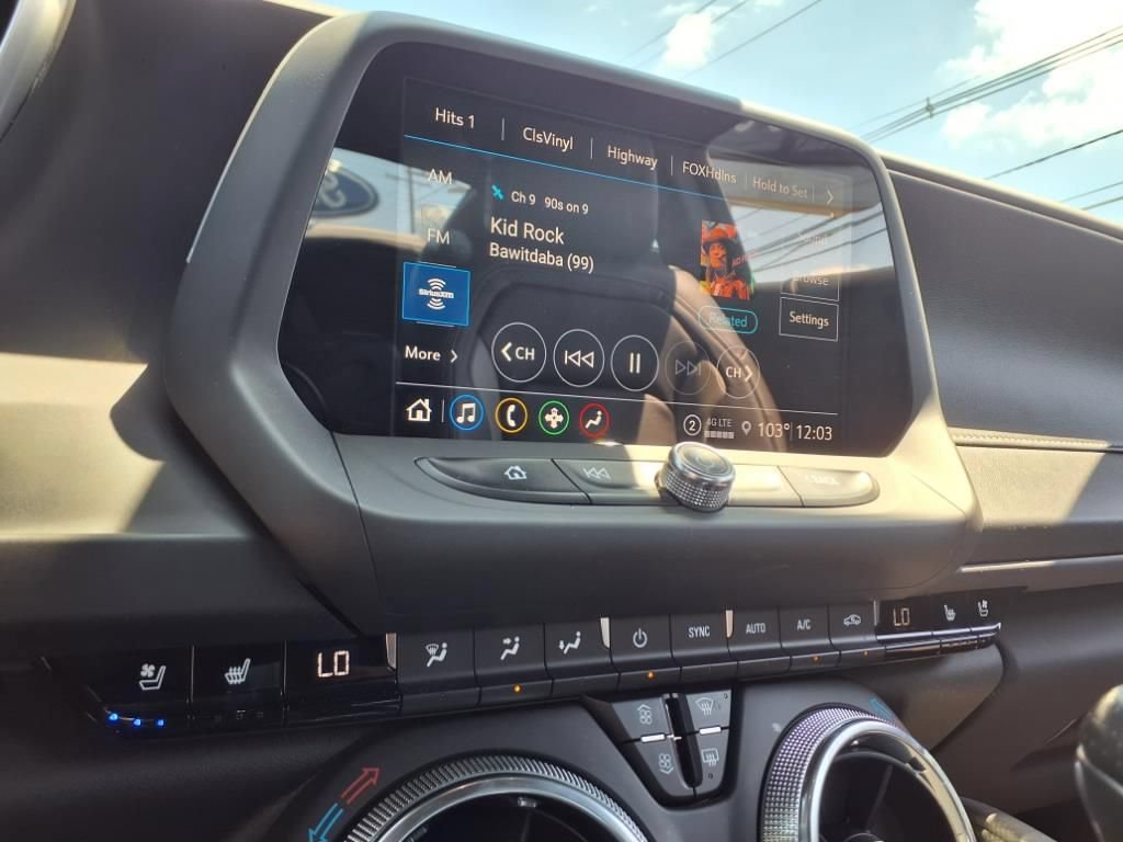Used 2021 Chevrolet Camaro LT RWD image 17