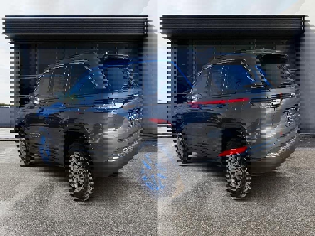 New 2025 Jeep Grand Cherokee Laredo X w/ Luxury Tech Group I image 5