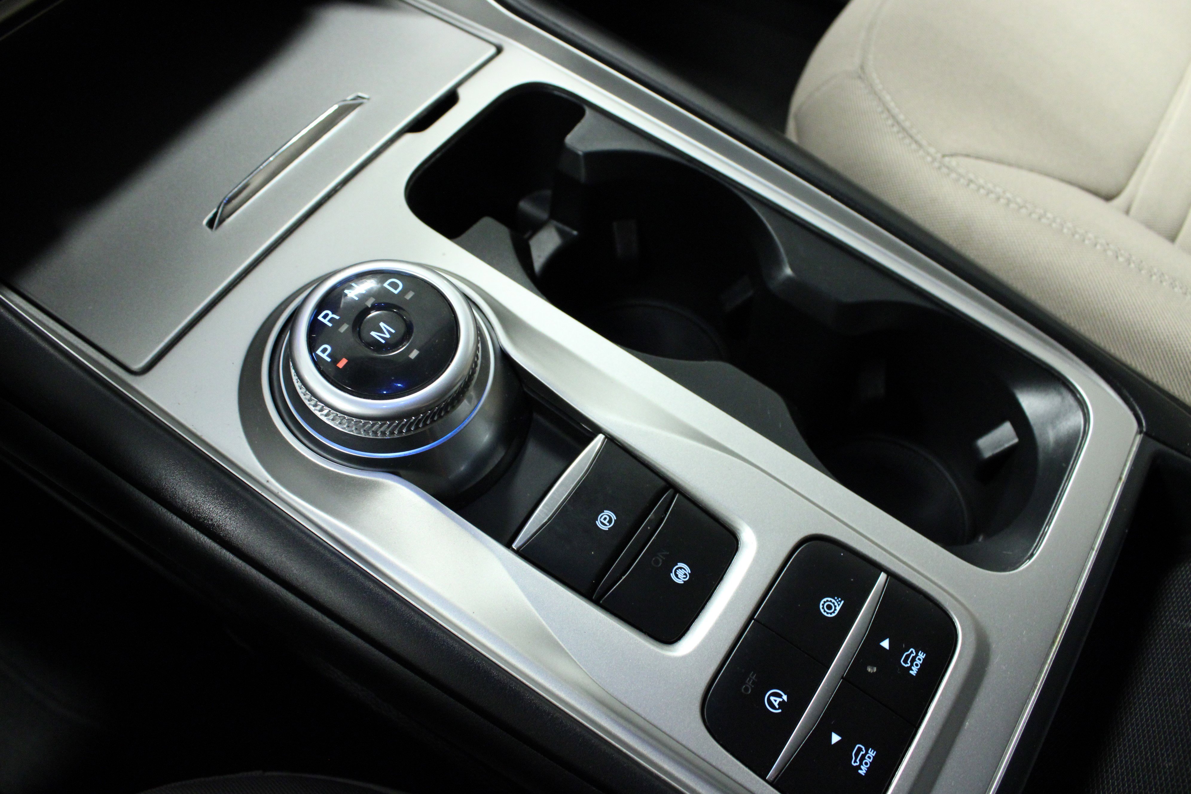 Used 2020 Ford Explorer XLT image 24