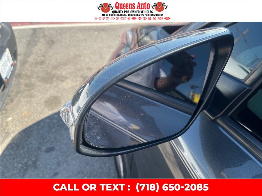 Used 2019 Toyota C-HR LE FWD image 30
