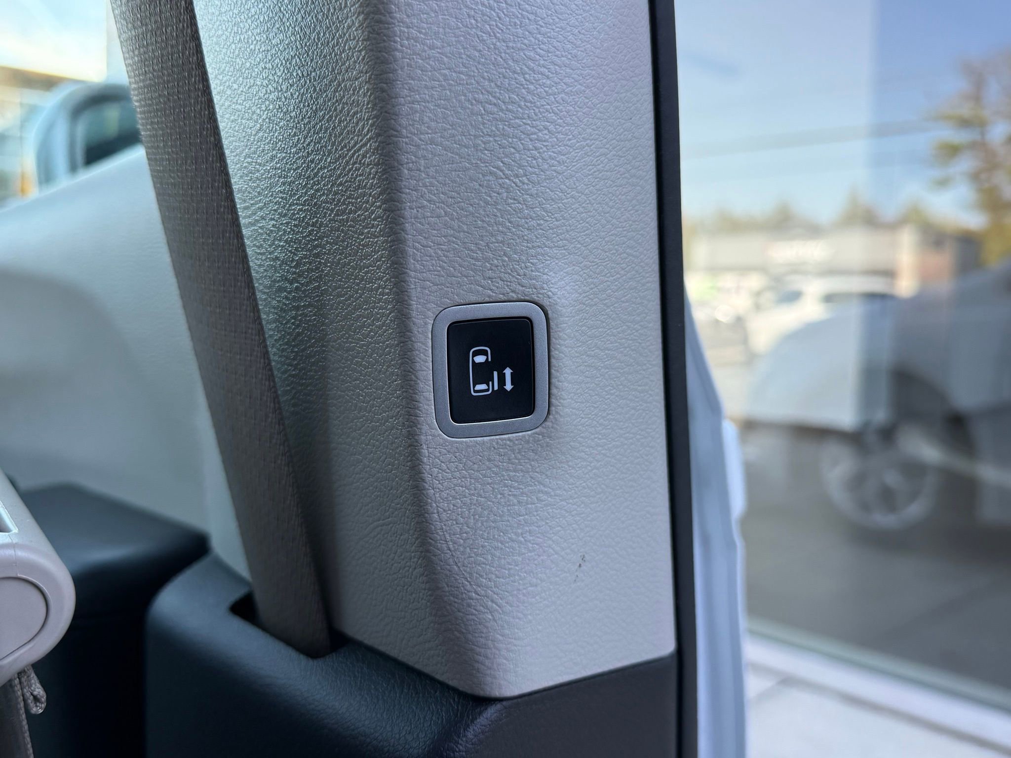 Used 2020 Chrysler Pacifica Limited image 25