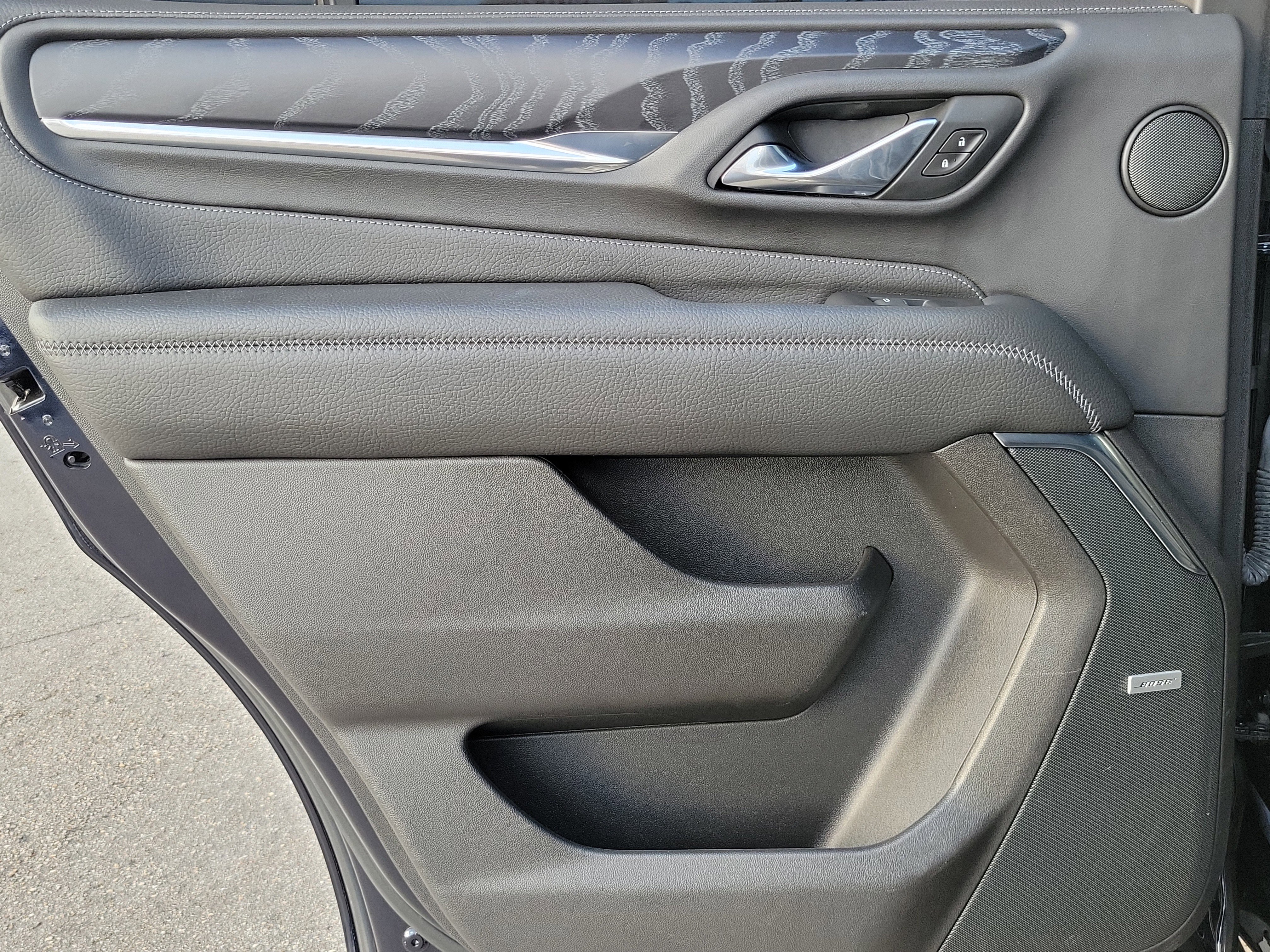 Used 2021 GMC Yukon Denali w/ Denali Premium Package image 27