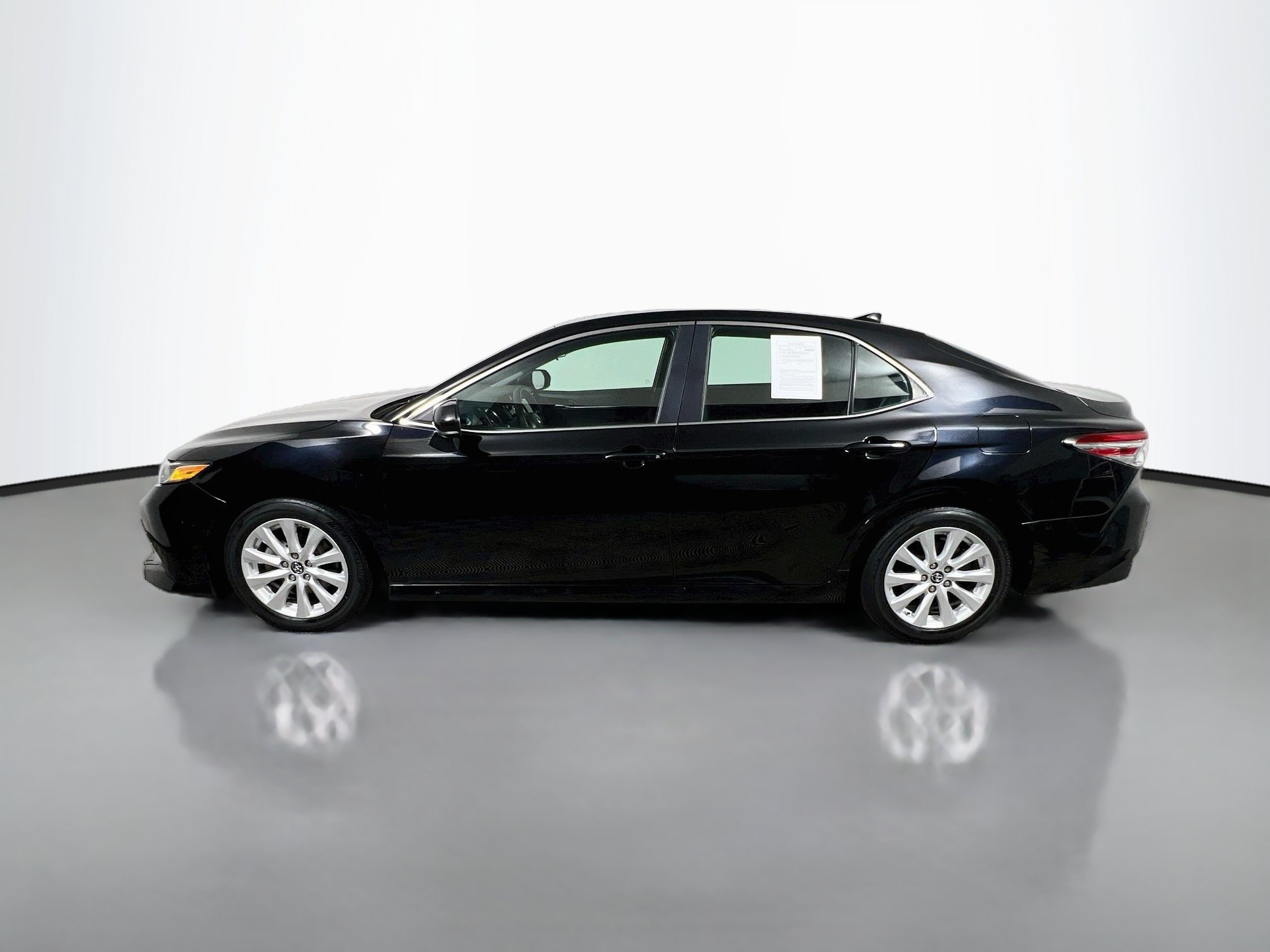 Used 2019 Toyota Camry LE FWD image 9