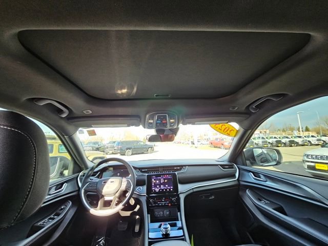 Used 2025 Jeep Grand Cherokee Laredo X w/ Luxury Tech Group I image 13