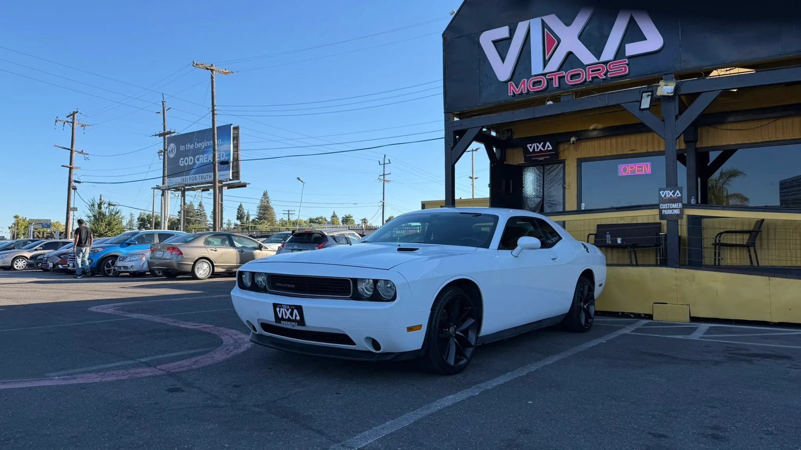 Used 2012 Dodge Challenger SXT RWD image 1