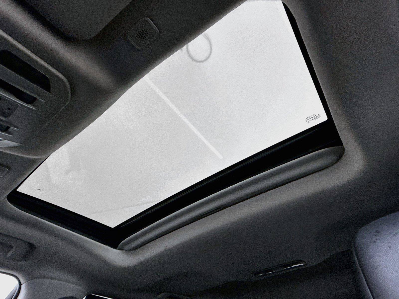 Certified 2025 Toyota Highlander XLE FWD image 6