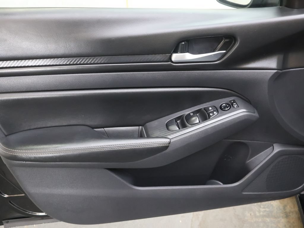 Used 2025 Nissan Altima 2.5 SV FWD image 16