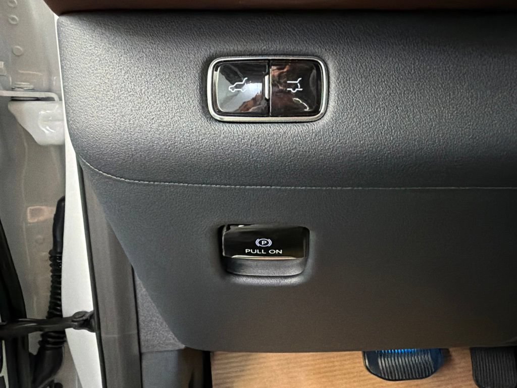 New 2026 Lincoln Navigator Reserve AWD/4WD image 25