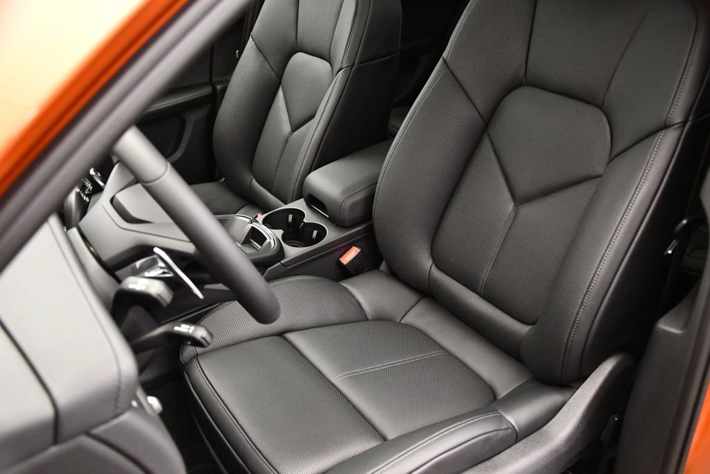 Used 2025 Porsche Macan Turbo image 39