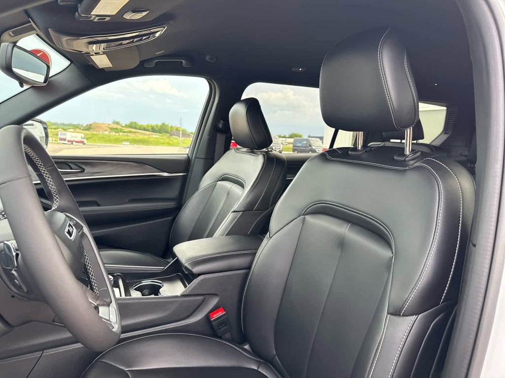 Used 2024 Jeep Grand Cherokee L Limited image 30