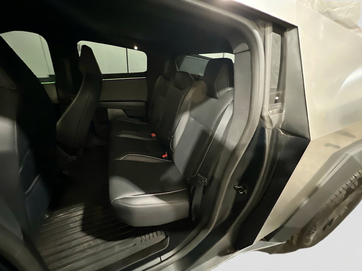 Used 2025 Tesla Cybertruck AWD Crew Cab image 17