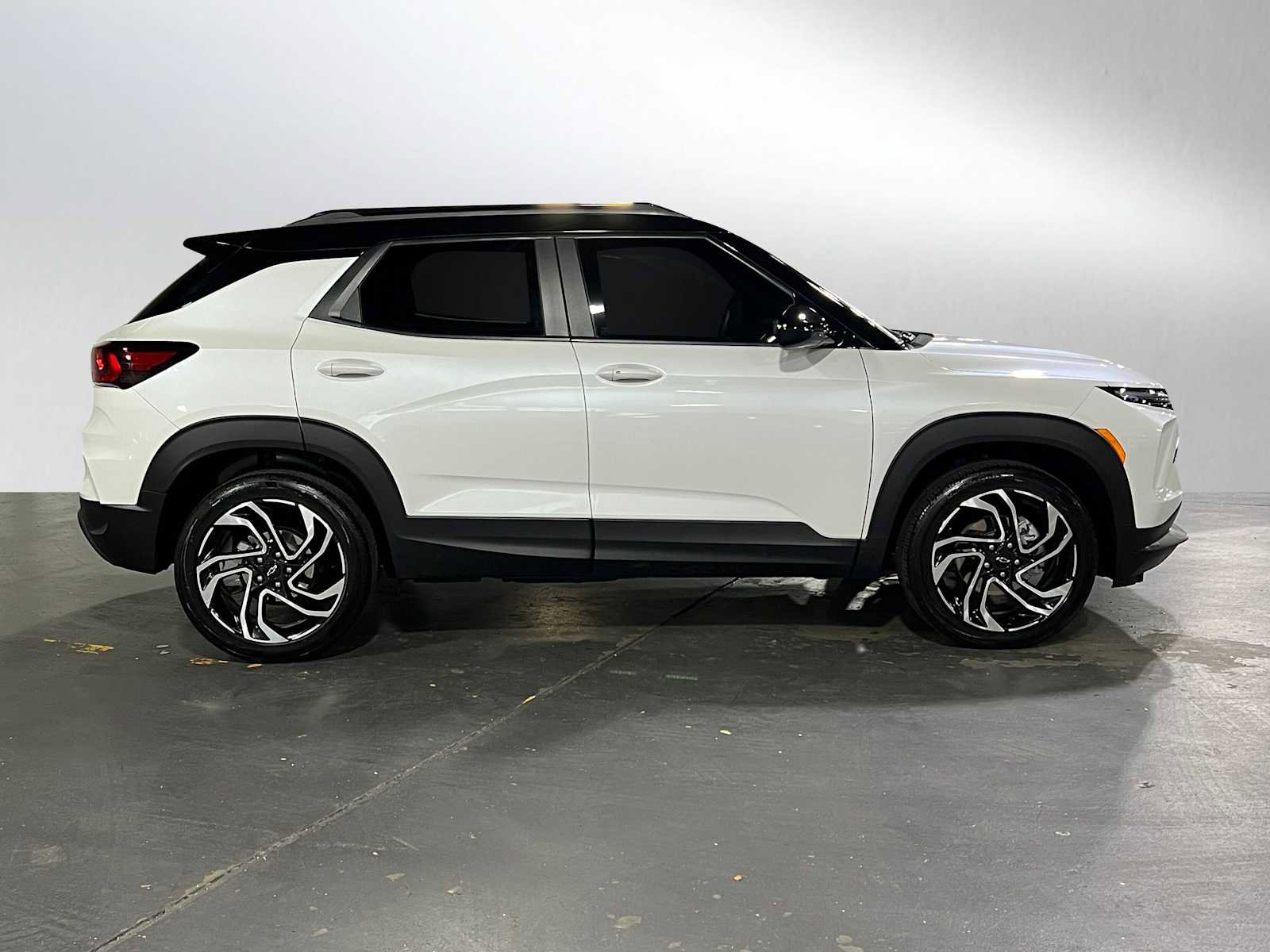 Used 2024 Chevrolet TrailBlazer RS w/ Convenience Package image 2