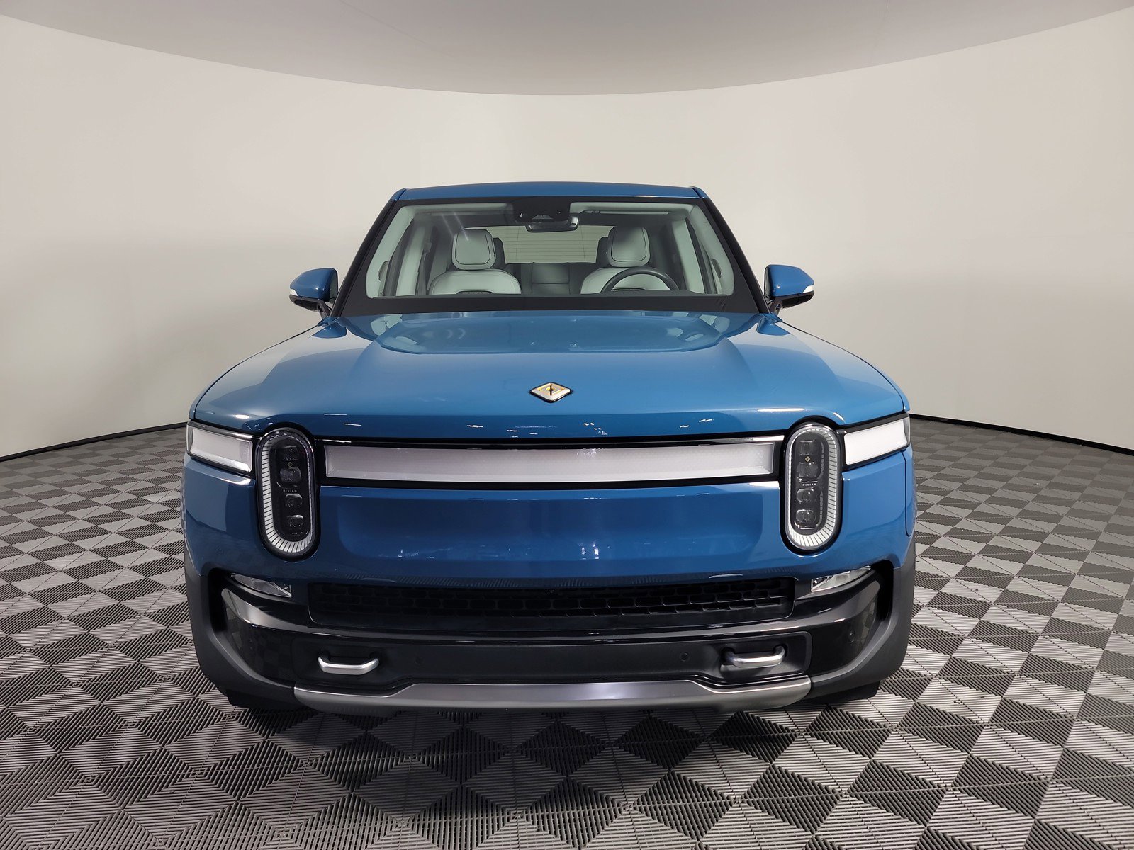 Used 2023 Rivian R1T Adventure image 8