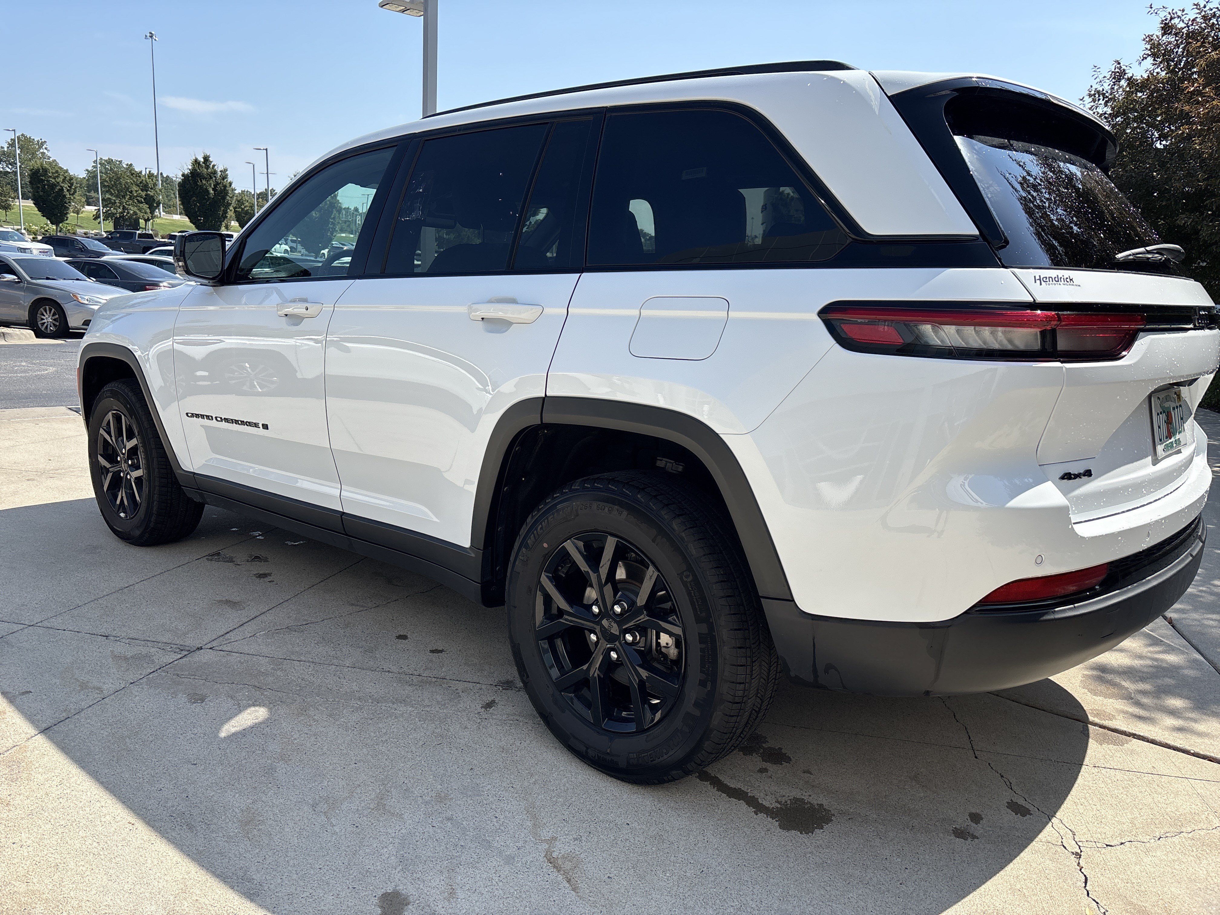 Used 2025 Jeep Grand Cherokee Altitude AWD/4WD image 6