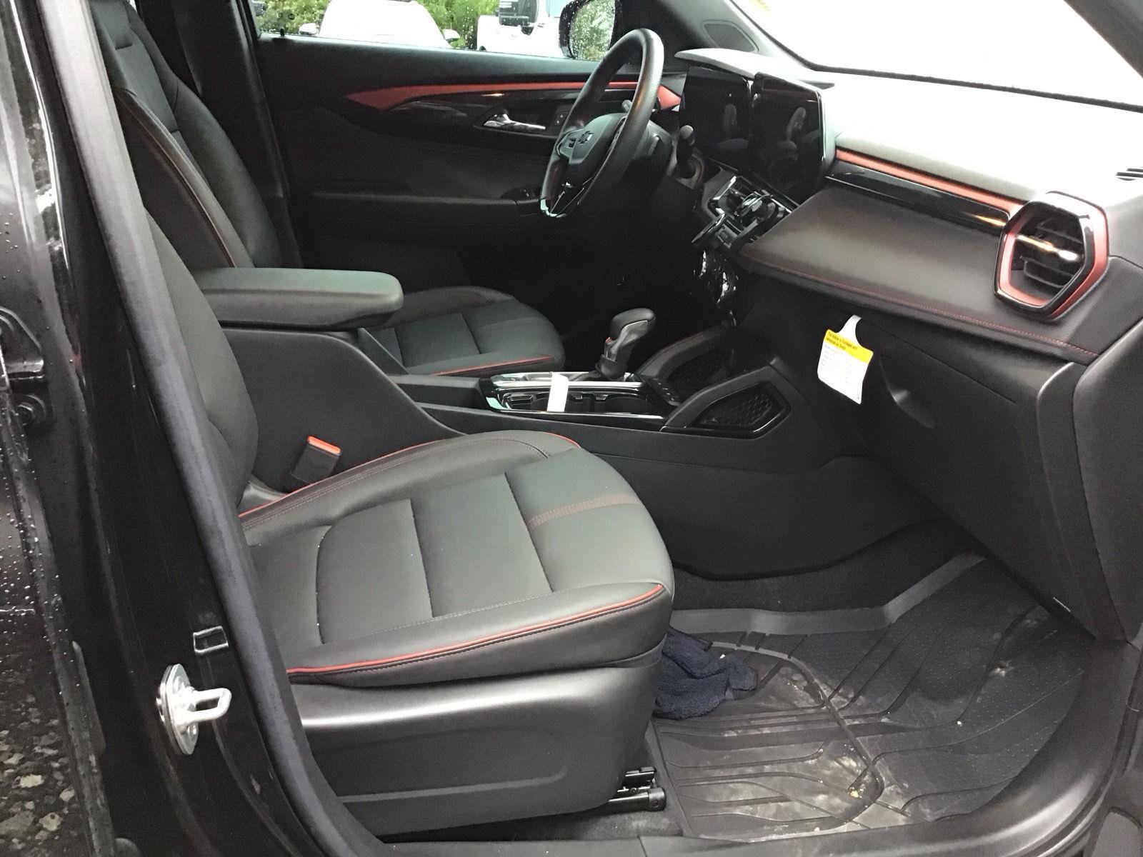 Used 2024 Chevrolet TrailBlazer RS w/ Convenience Package AWD/4WD image 6